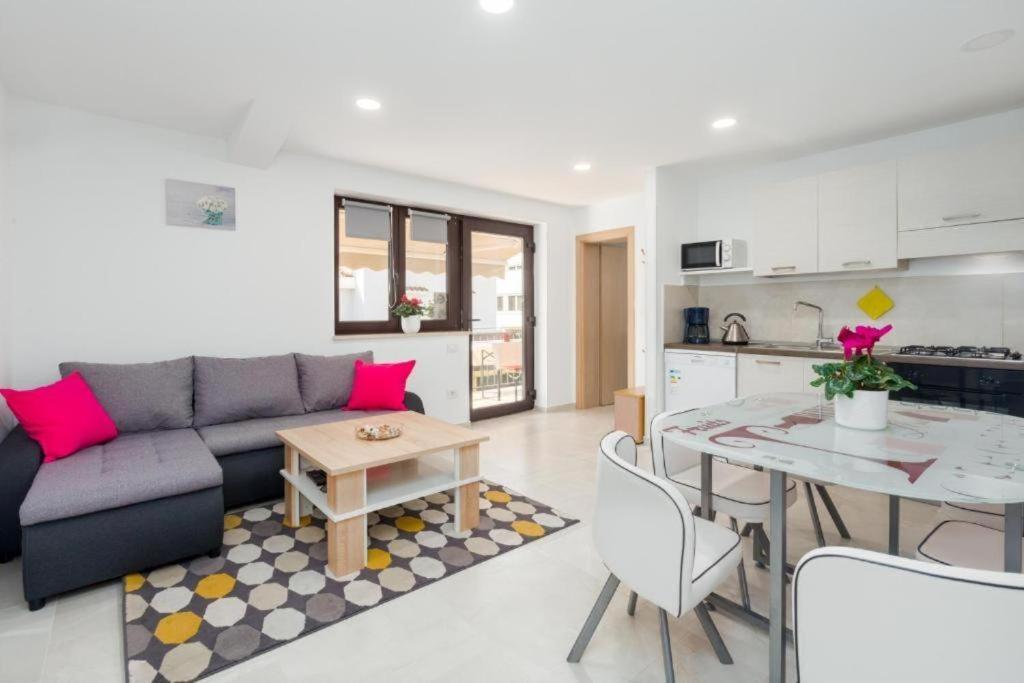 Alex - Location Apartment